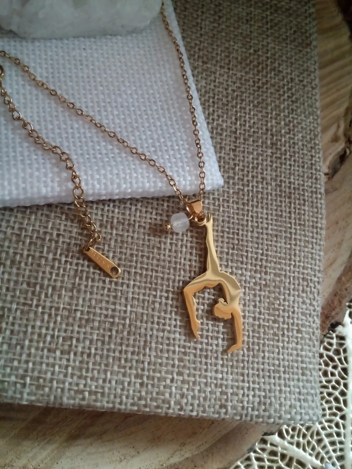 Collar de mujer gimnasta y piedra de luna azulada – photo 2